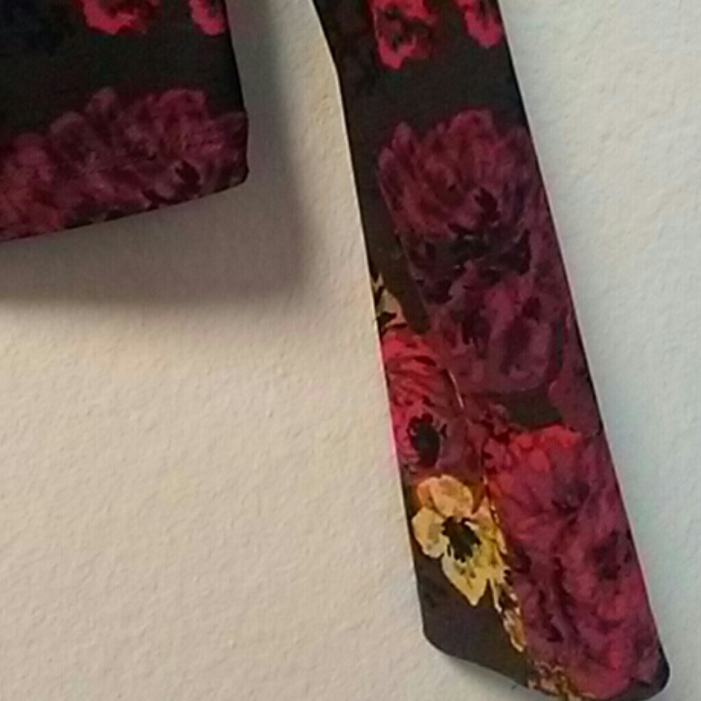 ๐ Tildon Crop Top - Picture 3 of 6
